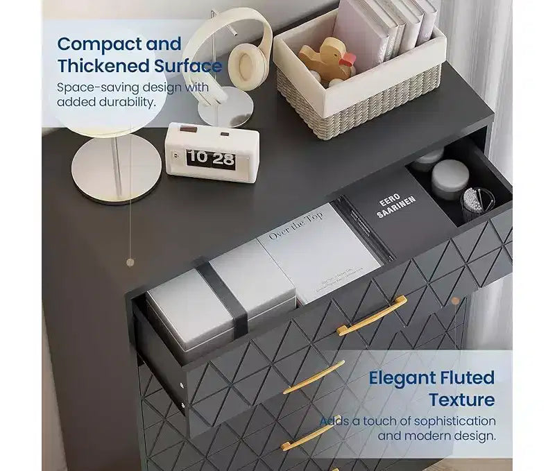 Comò Alto per Camera da Letto con 5 Cassetti, Cassettiera in Legno con Maniglie Dorate, Mobile Contenitore e Cassetti Organizer in Legno per Soggiorno