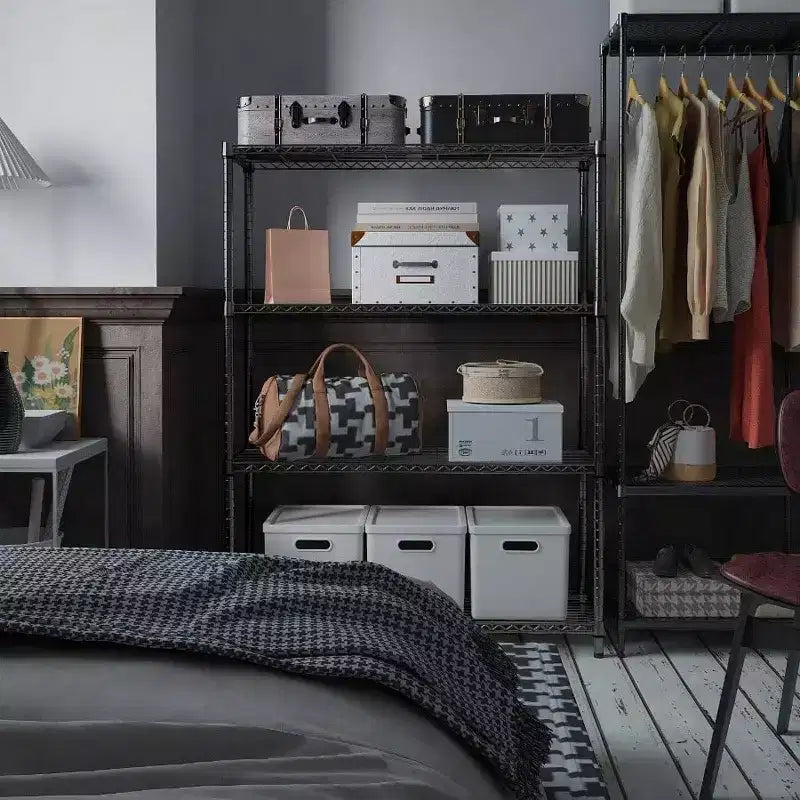 Scaffali a 4 ripiani in filo metallico nero resistente da 1400 libbre per garage, cucina, ufficio, dormitorio, magazzino, regolabili