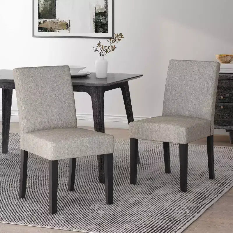 Sedia da pranzo classica, struttura robusta, seduta comoda, posti a sedere per sala da pranzo