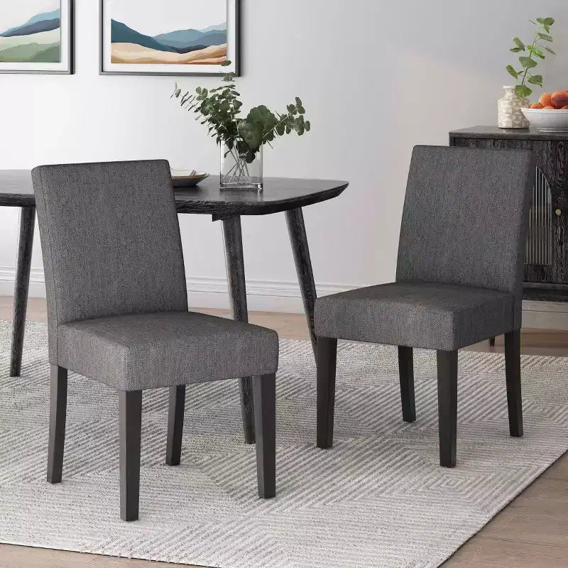 Sedia da pranzo classica, struttura robusta, seduta comoda, posti a sedere per sala da pranzo