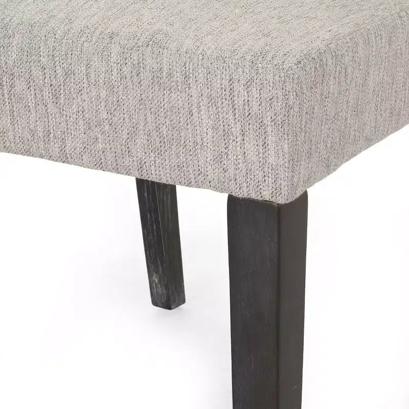 Sedia da pranzo classica, struttura robusta, seduta comoda, posti a sedere per sala da pranzo