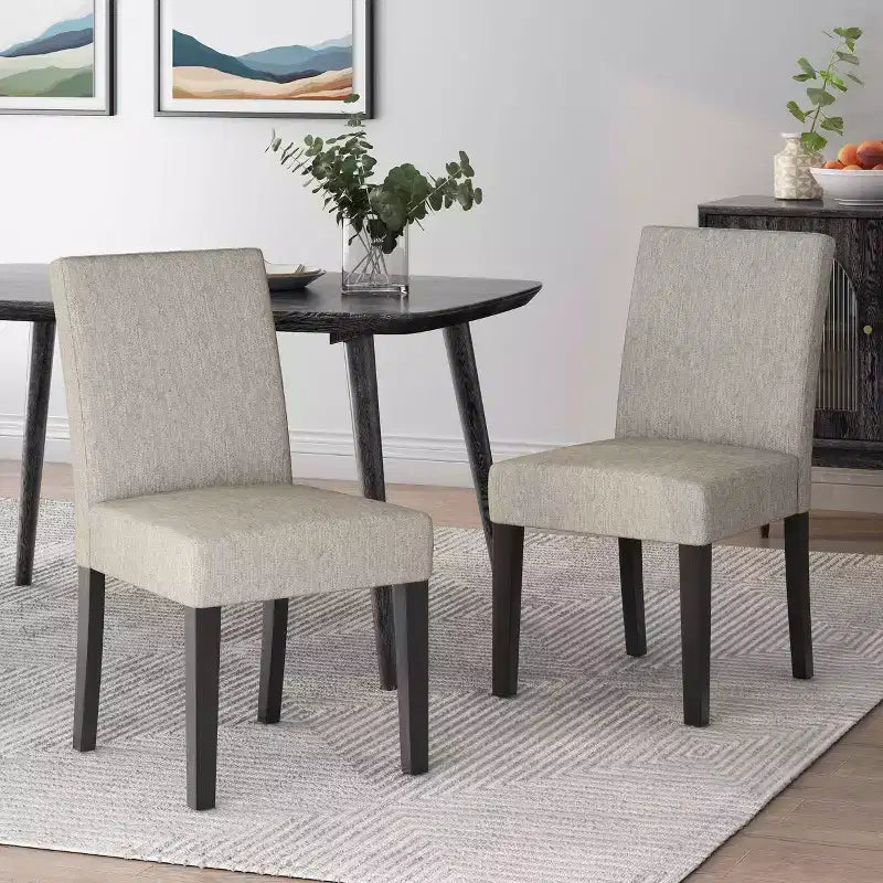 Sedia da pranzo classica, struttura robusta, seduta comoda, posti a sedere per sala da pranzo