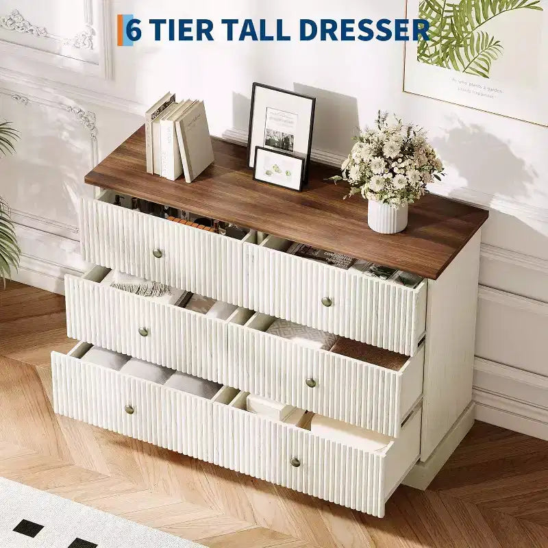Comò 47" a 6 cassetti con scanalature e maniglie in metallo, cassettiera moderna in legno per camera da letto, camera degli ospiti e appartamento
