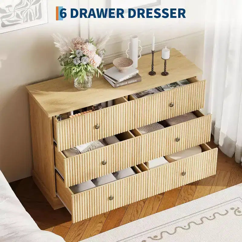 Comò 47" a 6 cassetti con scanalature e maniglie in metallo, cassettiera moderna in legno per camera da letto, camera degli ospiti e appartamento