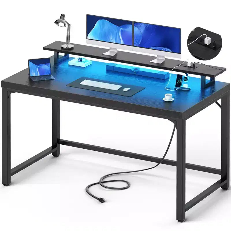 Scrivania per computer con stazione di ricarica