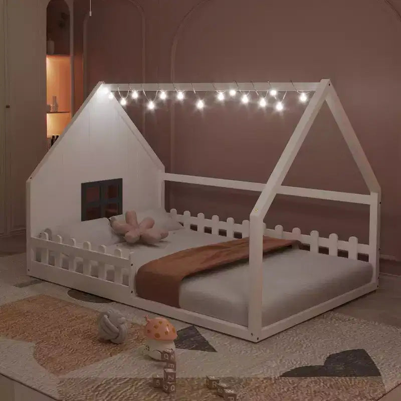 Letto a Casetta con Luci a LED, Letto a Pavimento Montessori in Legno Massello di Pino con Supporto a Doghe e Sponda di Sicurezza, Letto a Basso Profilo per Bambini, Misura Matrimoniale