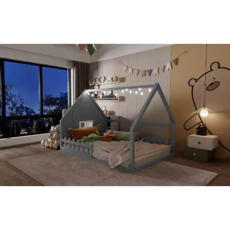 Letto a Casetta con Luci a LED, Letto a Pavimento Montessori in Legno Massello di Pino con Supporto a Doghe e Sponda di Sicurezza, Letto a Basso Profilo per Bambini, Misura Matrimoniale