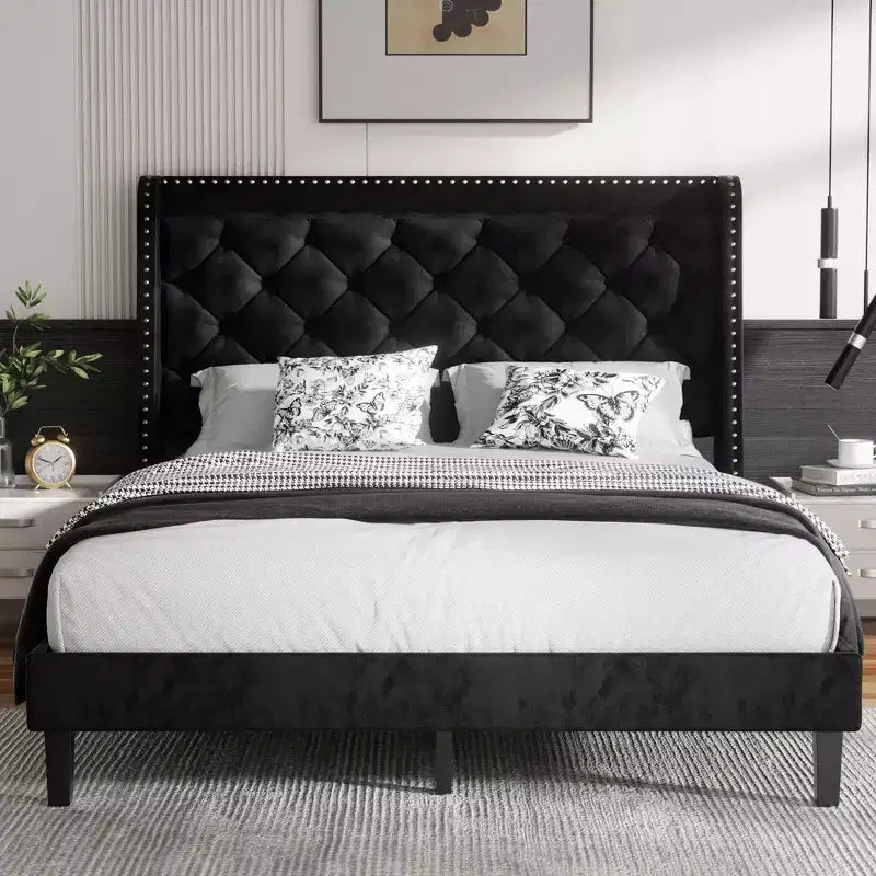 Giroletto con testiera ad ala, letto matrimoniale queen size con testiera trapuntata e rivestita in velluto, supporto a doghe in legno, non è necessaria la rete a molle, nero