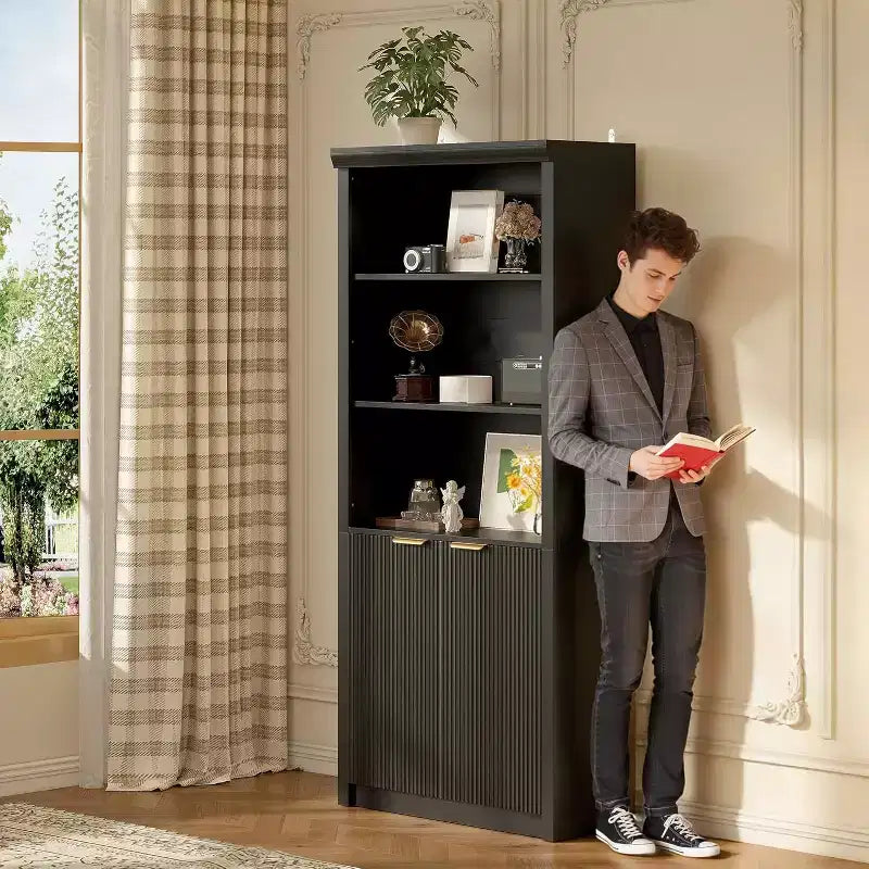 Scaffale alto e libreria, libreria larga 80 cm con cassetto e ante, libreria rustica con contenitore, mobile in legno con 5 ripiani espositivi